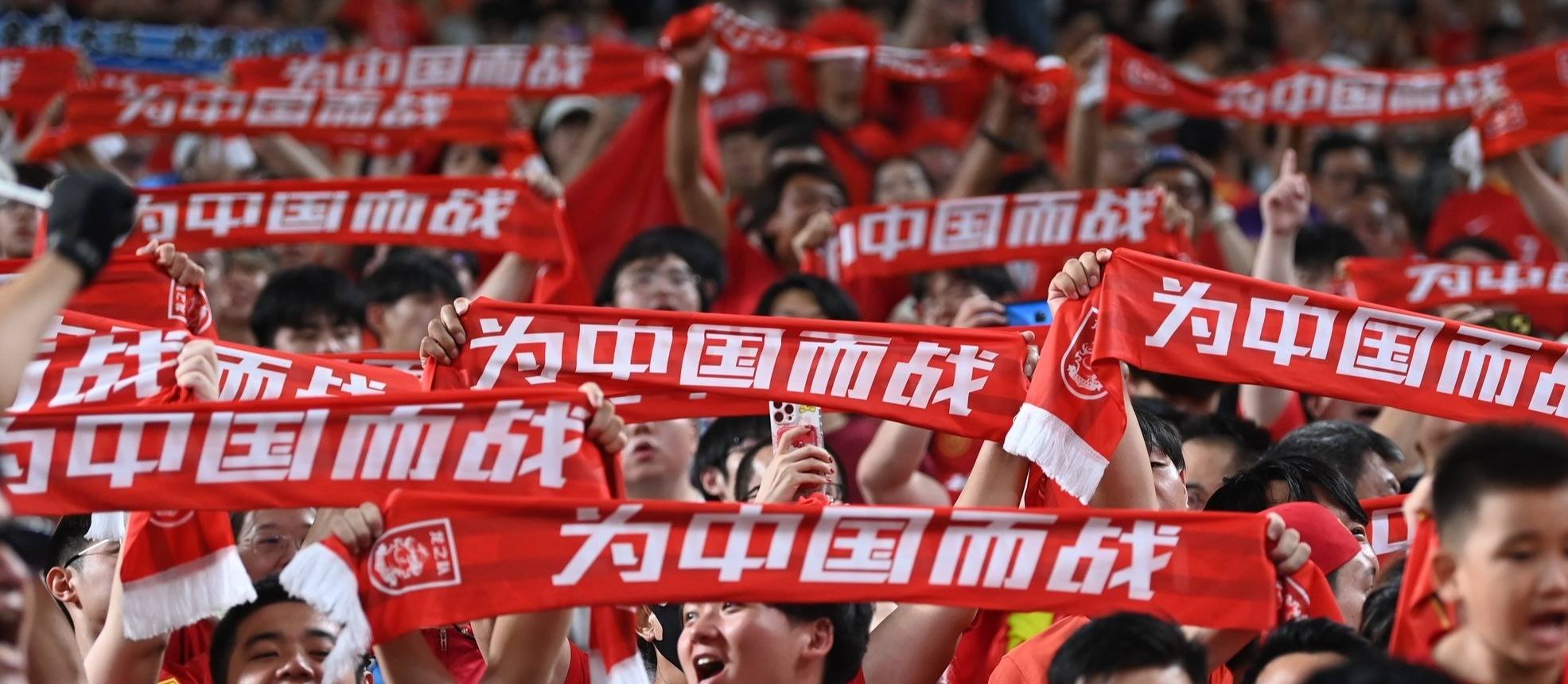 足球联赛中球队夺取胜利的好消息