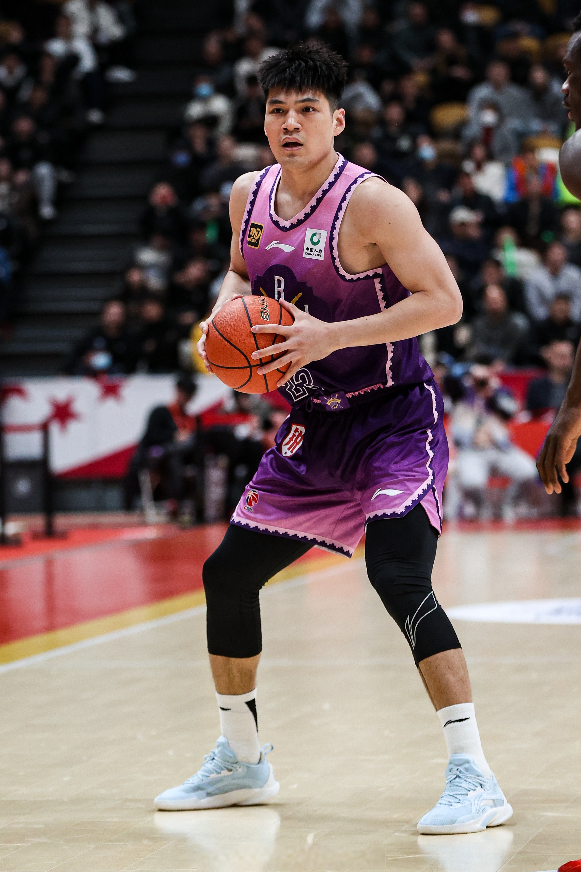 外援巨星发挥全面,带领球队获胜 外援巨星发挥全面,带领球队获胜