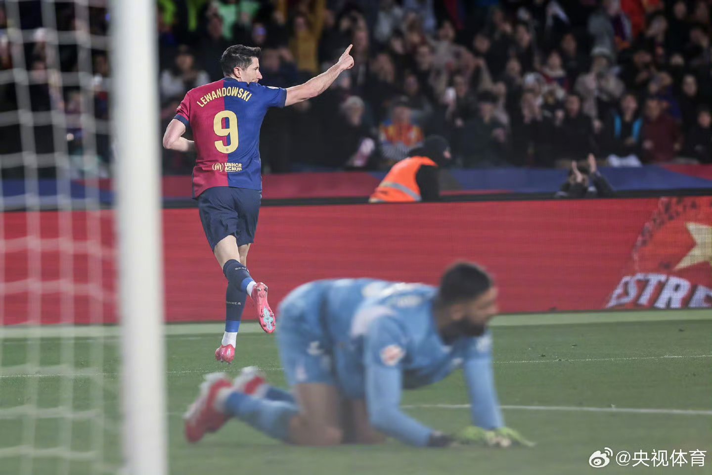 米兰体育在线登录-瓦伦西亚客场险胜比利亚雷亚尔，保住积分优势