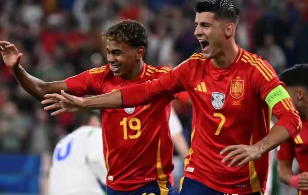 米兰体育馆-欧洲足球盛宴火热开启，球迷沸腾