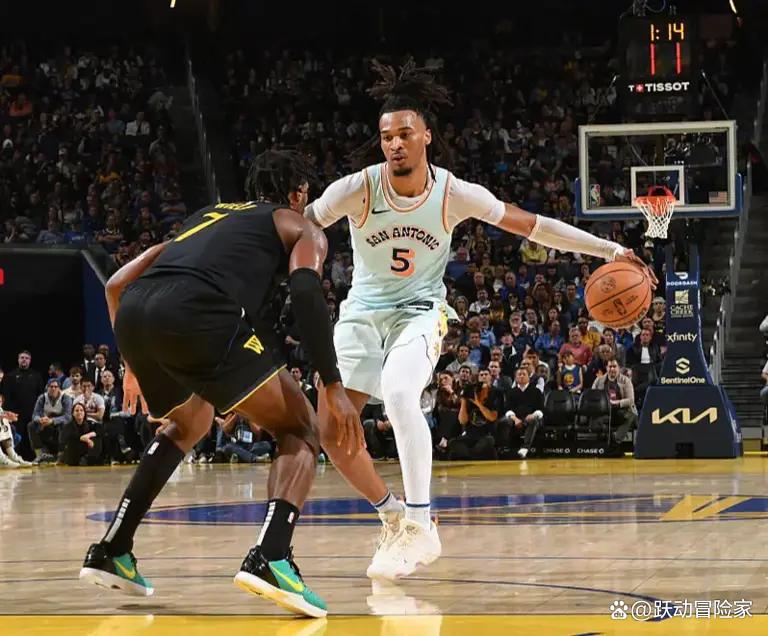 关于马刺队长缺阵,球队士气暂时受损的信息 关于马刺队长缺阵,球队士气暂时受损的信息