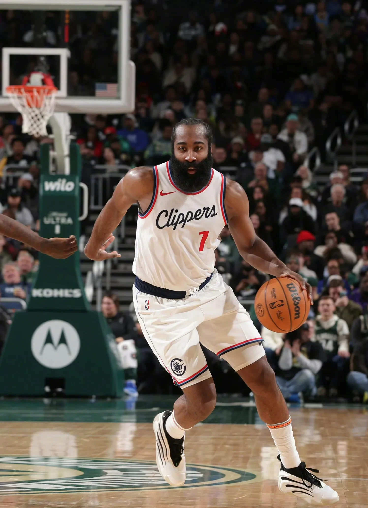 雄鹿客场击败国王,实现四连胜 雄鹿客场击败国王,实现四连胜