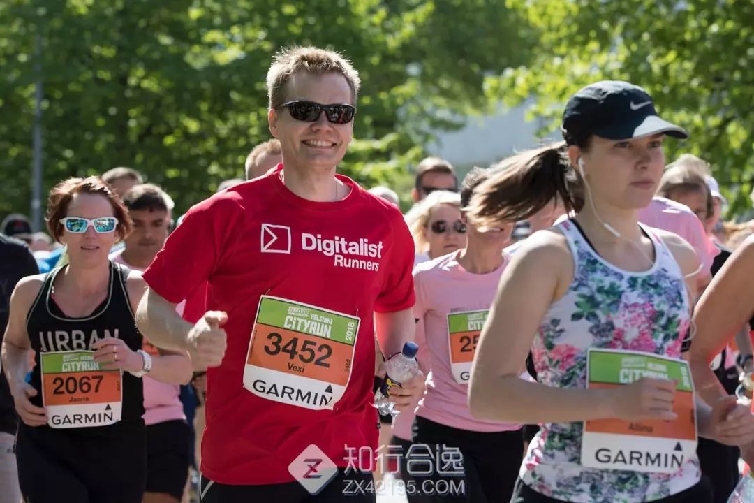 芬兰代表团包揽女子足球奖牌 芬兰代表团包揽女子足球奖牌