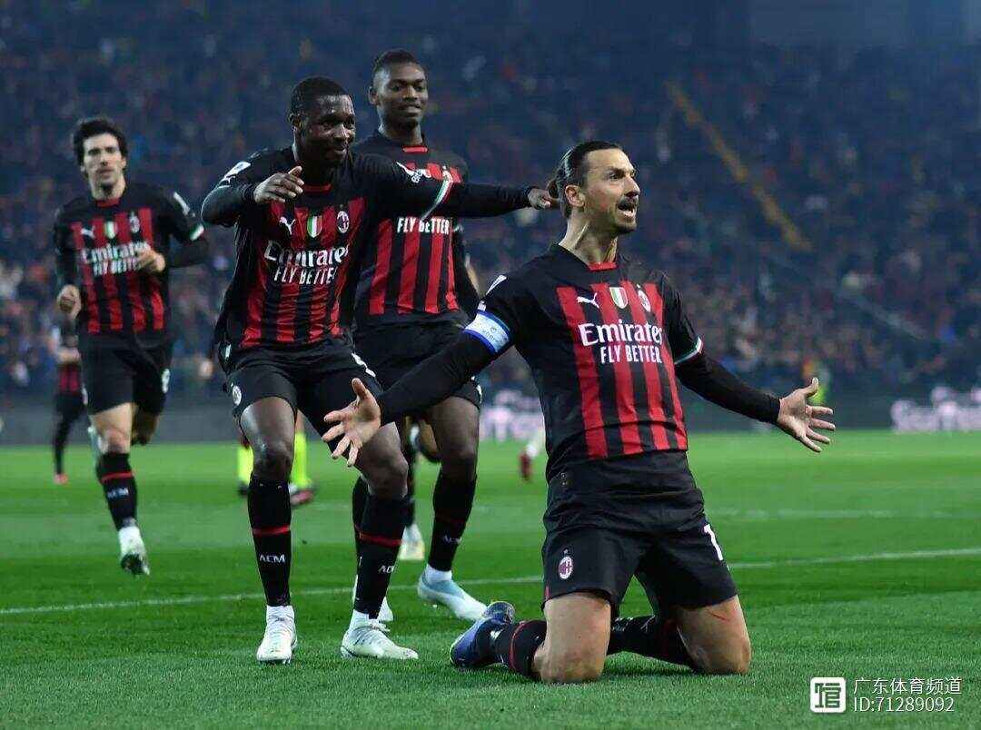 伊布尽显退役风采,引发球迷热议 伊布尽显退役风采,引发球迷热议