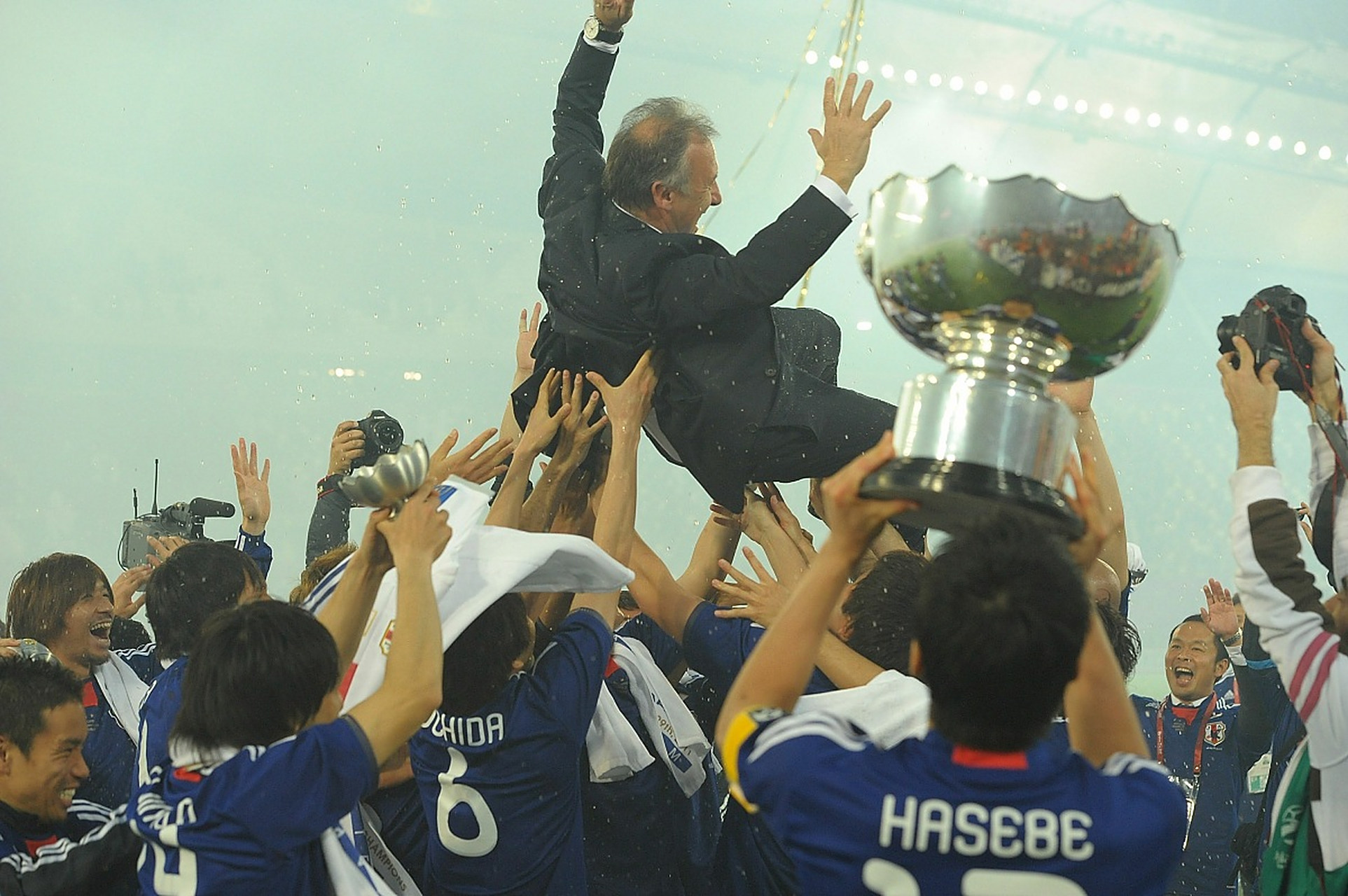 米兰体育app下载地址-比赛场上球员表现超水平，令人惊艳