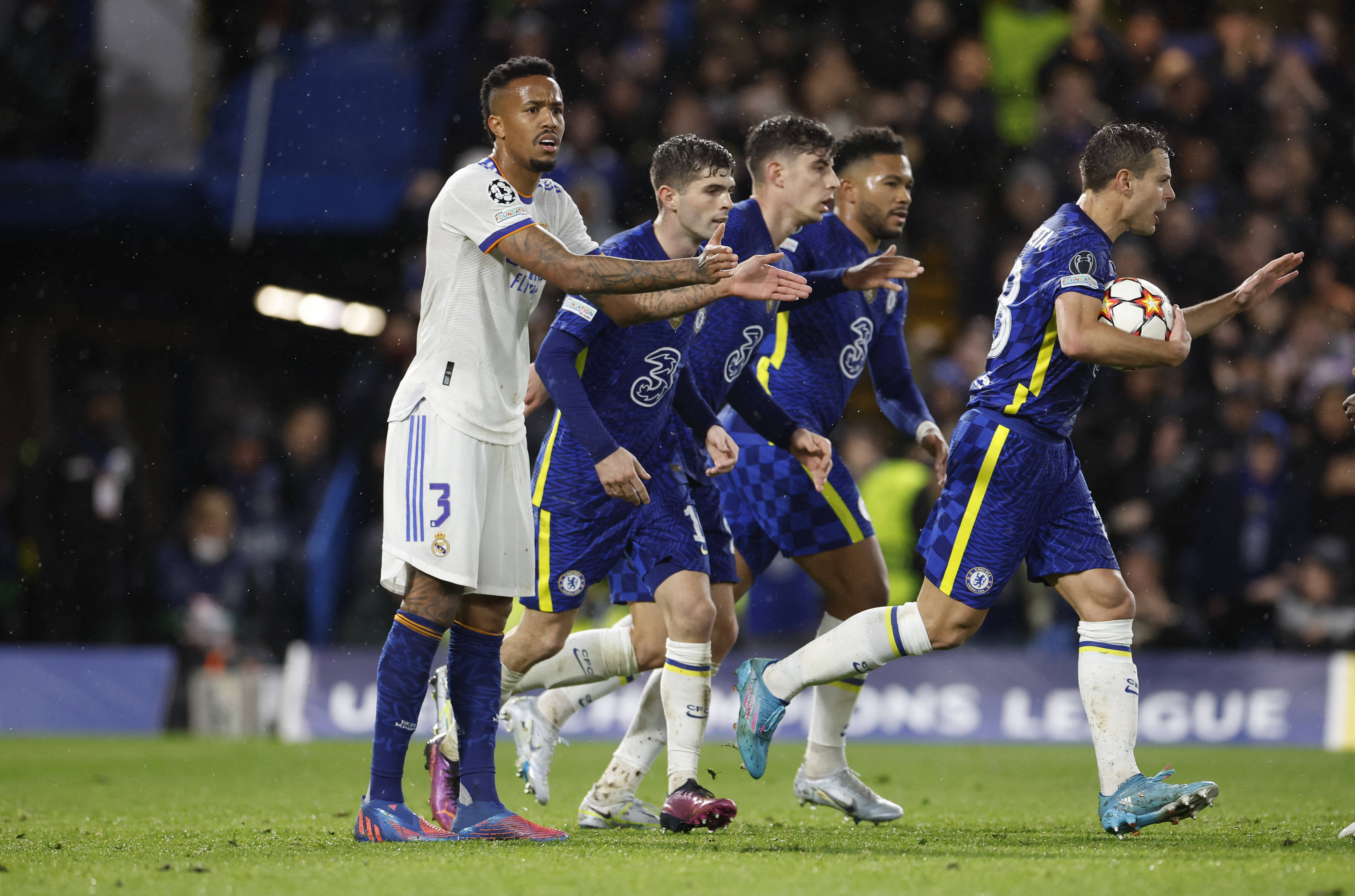 米兰体育网页版登录入口-切尔西客场获胜，稳稳守住欧冠区席位.