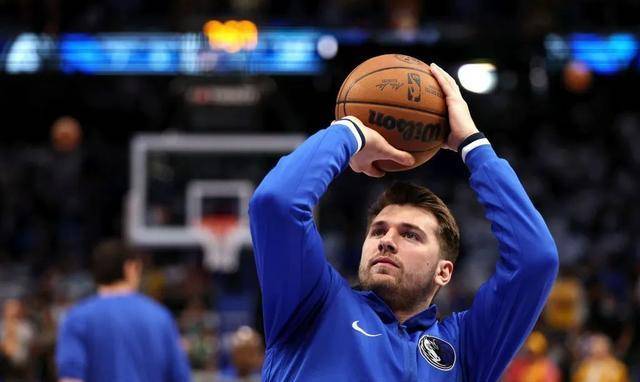 独行侠年轻球员崭露头角,引起球迷关注 独行侠年轻球员崭露头角,引起球迷关注