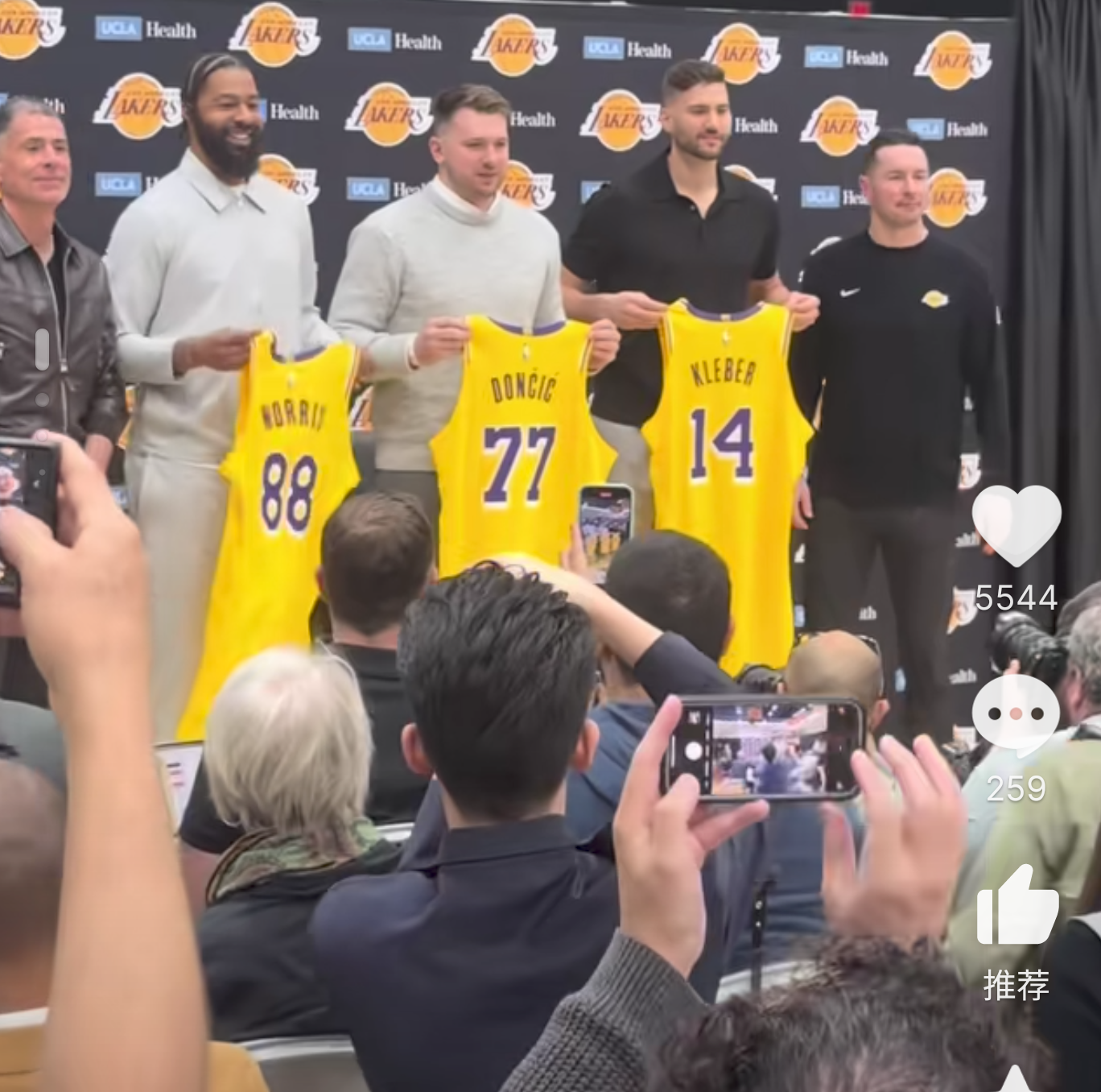 包含惊艳一幕!球员出色表现引得掌声连连的词条 包含惊艳一幕!球员出色表现引得掌声连连的词条