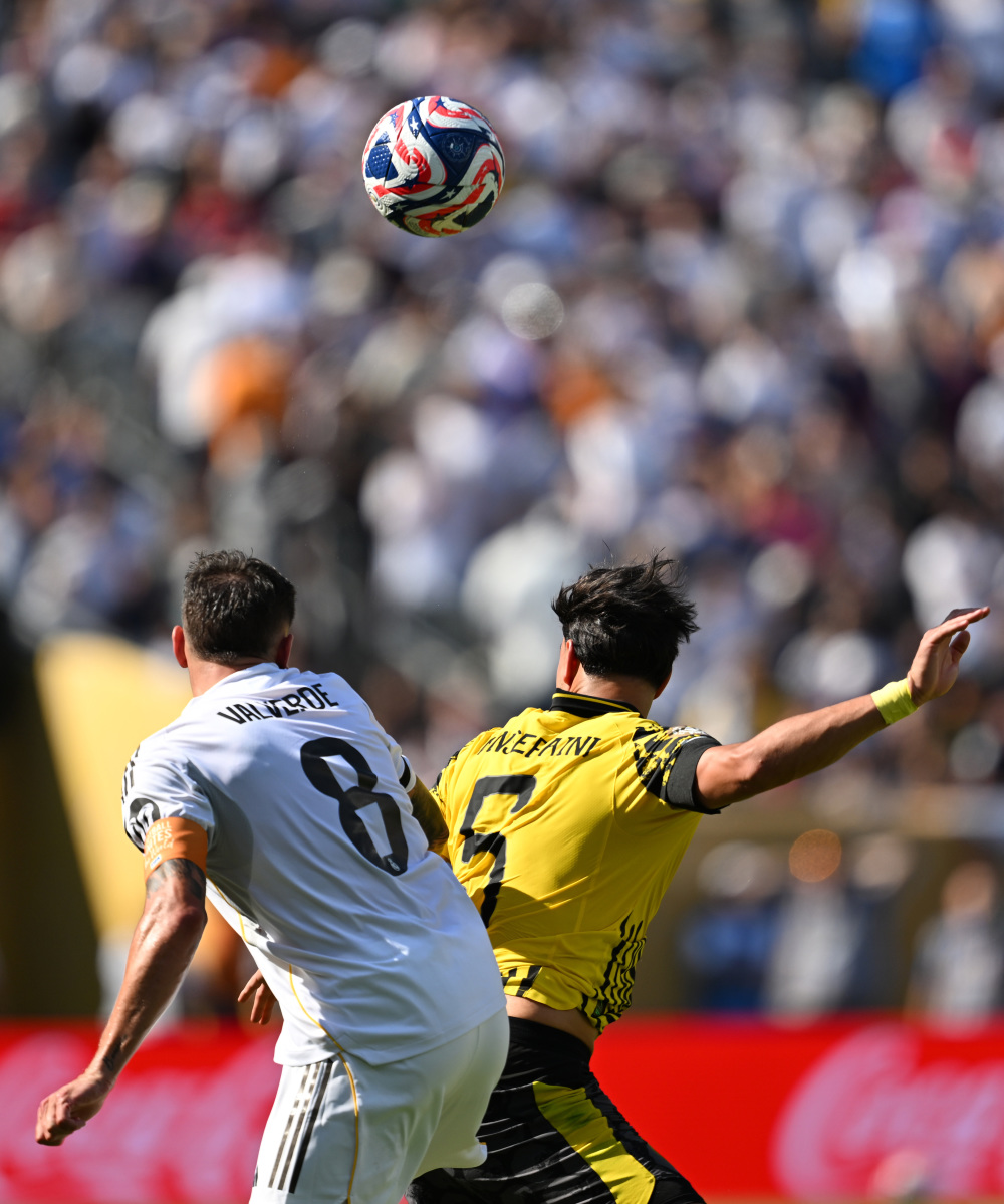 米兰体育网站入口-皇家马德里在国际足球比赛中获得重要胜利