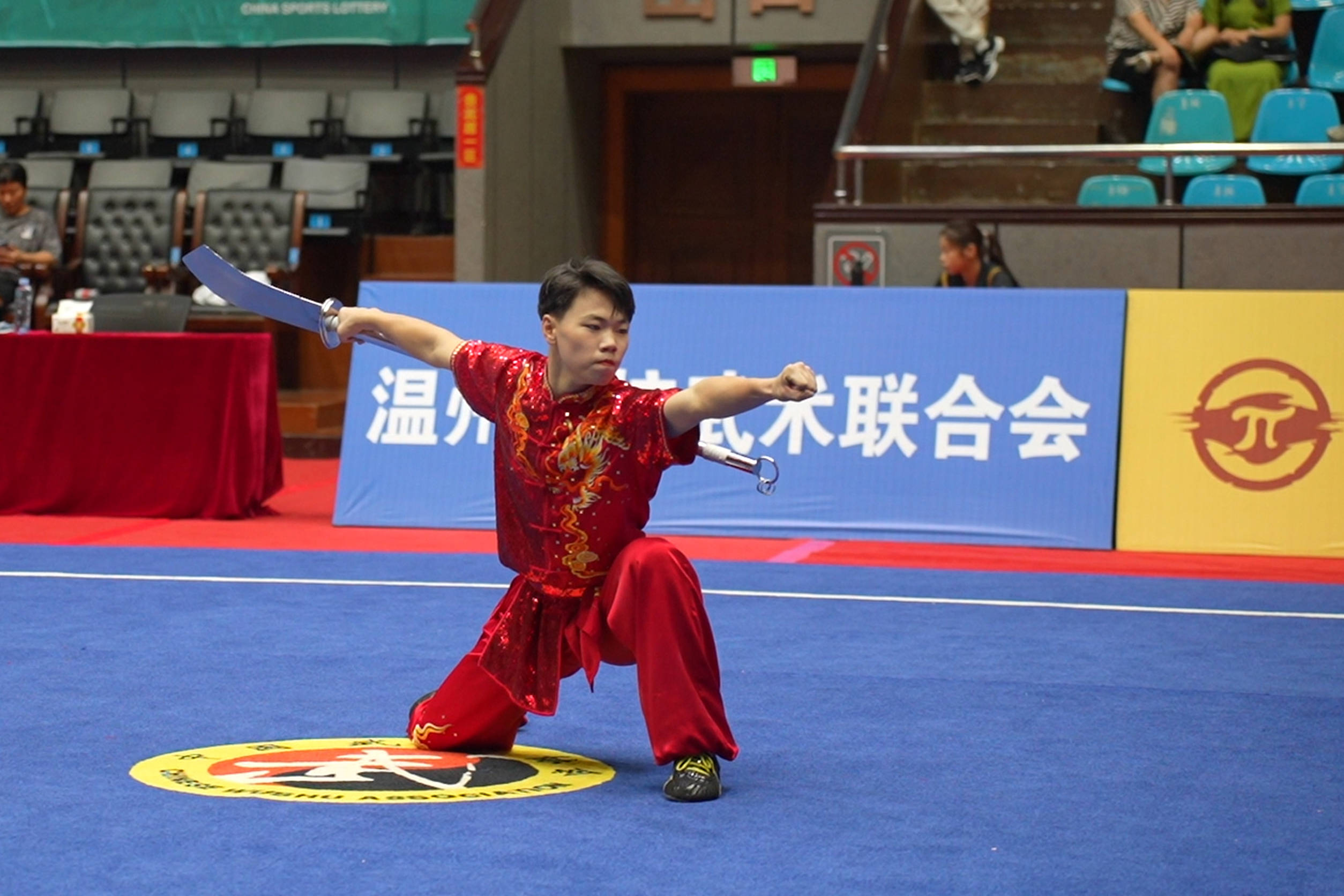 武术比赛中中国选手威风凛凛